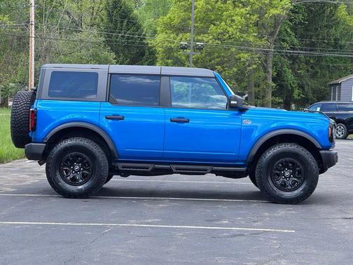 VELOCITY BLUE METALLIC 2023 Ford Bronco Wildtrak