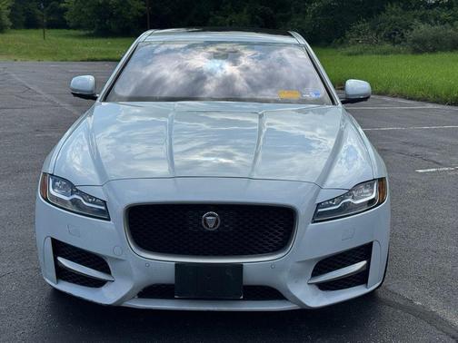 Polaris White 2017 Jaguar XF 35t R-Sport