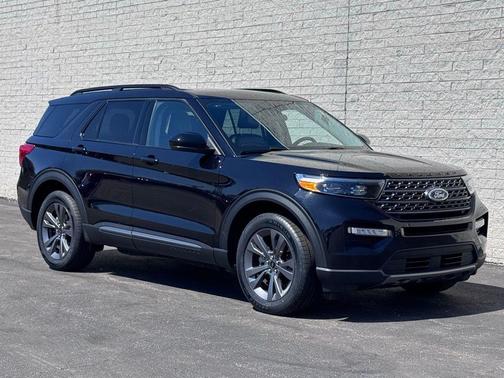 AGATE BLACK METALLIC 2023 Ford Explorer XLT
