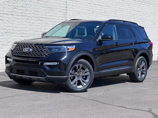 AGATE BLACK METALLIC 2023 Ford Explorer XLT