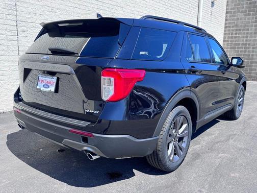 AGATE BLACK METALLIC 2023 Ford Explorer XLT