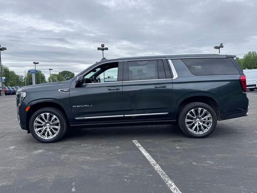Hunter Metallic 2021 GMC Yukon XL Denali