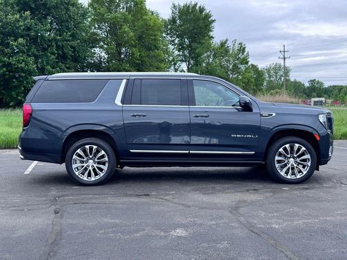 Hunter Metallic 2021 GMC Yukon XL Denali