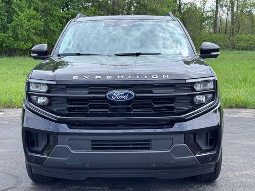 AGATE BLACK METALLIC 2026 Ford Expedition Active
