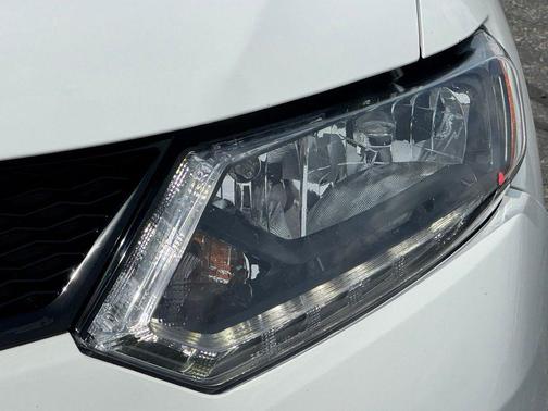 Glacier White 2016 Nissan Rogue S