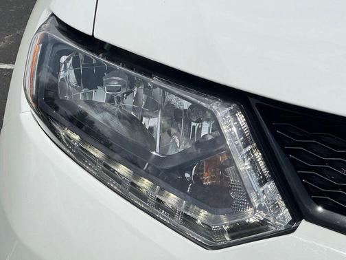 Glacier White 2016 Nissan Rogue S