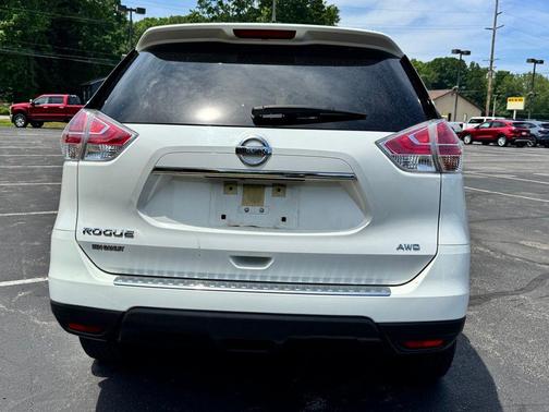 Glacier White 2016 Nissan Rogue S