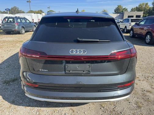 2019 Audi e-tron Premium Plus