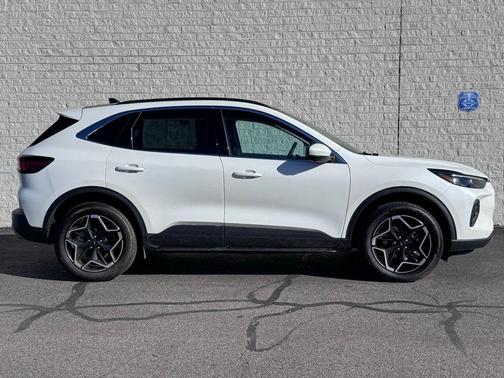 2026 Ford Escape Platinum