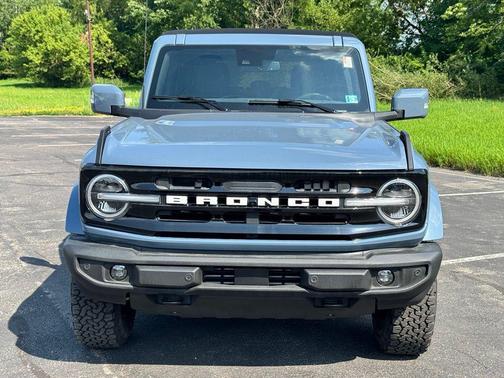 Azure Gray Metallic Tri-Coat 2023 Ford Bronco Outer Banks
