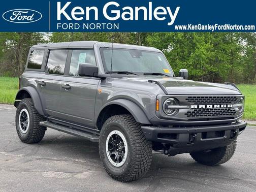 CARBONIZED GRAY METALLIC 2024 Ford Bronco Badlands