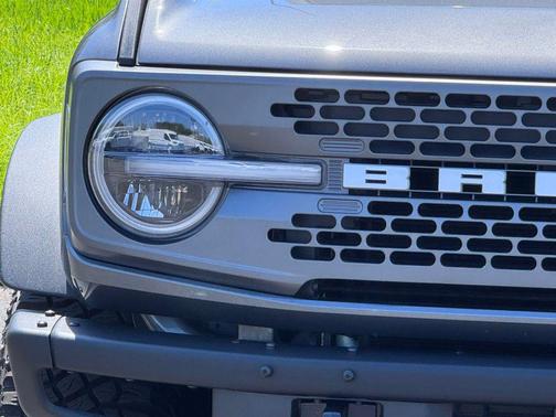 CARBONIZED GRAY METALLIC 2024 Ford Bronco Badlands