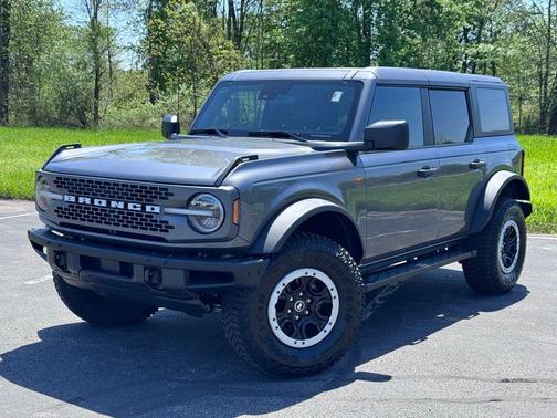 CARBONIZED GRAY METALLIC 2024 Ford Bronco Badlands