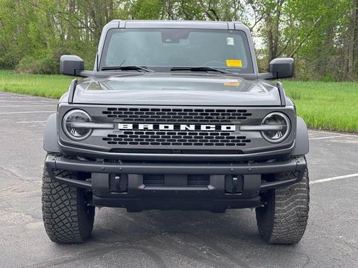 CARBONIZED GRAY METALLIC 2024 Ford Bronco Badlands