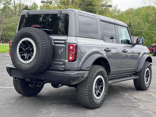 CARBONIZED GRAY METALLIC 2024 Ford Bronco Badlands