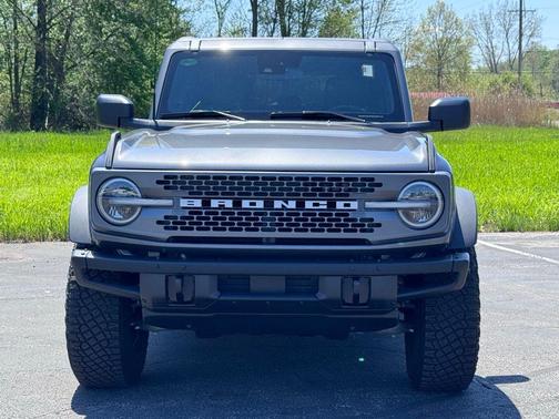 CARBONIZED GRAY METALLIC 2024 Ford Bronco Badlands