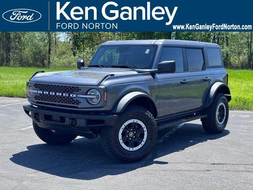 CARBONIZED GRAY METALLIC 2024 Ford Bronco Badlands