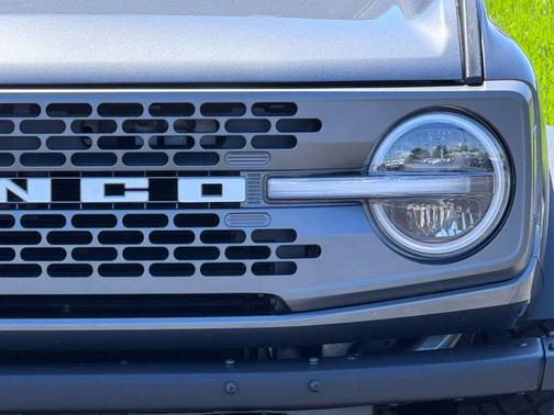 CARBONIZED GRAY METALLIC 2024 Ford Bronco Badlands