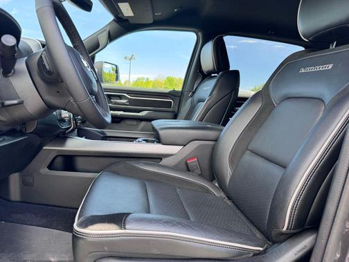 Granite Crystal Metallic Clearcoat 2025 RAM 1500 Laramie