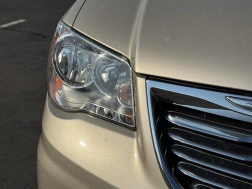 2012 Chrysler Town & Country Touring-L