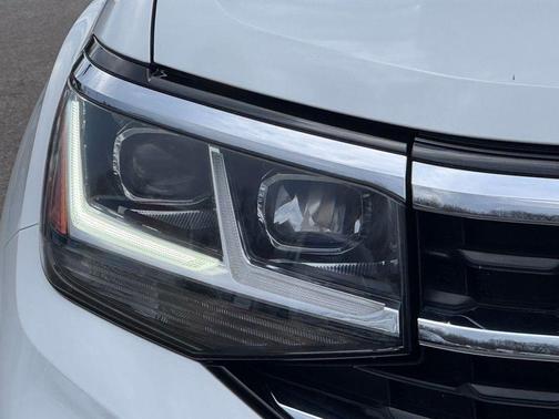 2022 Volkswagen Atlas 3.6L SE w/Technology