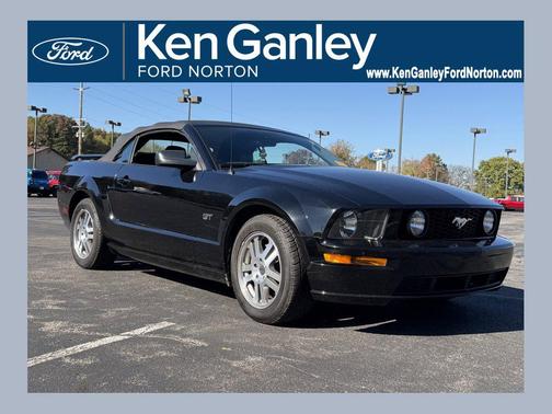 Black Clearcoat 2005 Ford Mustang GT Premium