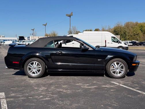 Black Clearcoat 2005 Ford Mustang GT Premium