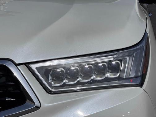 White Diamond Pearl 2017 Acura MDX 3.5L w/Technology Package