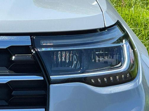 SPACE WHITE METALLIC 2026 Ford Explorer Active