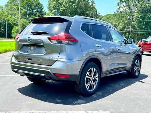 Gun Metallic 2019 Nissan Rogue SV