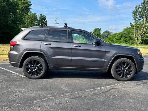 Granite Crystal Metallic Clearcoat 2020 Jeep Grand Cherokee Altitude