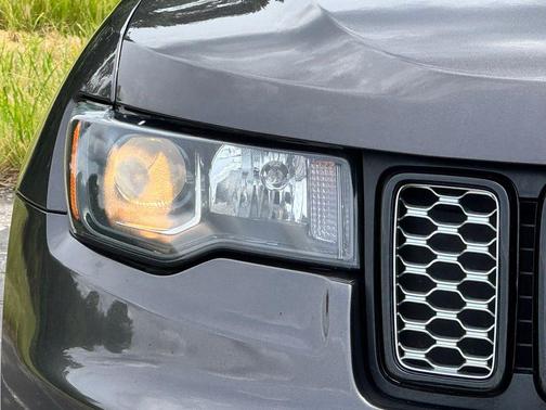 Granite Crystal Metallic Clearcoat 2020 Jeep Grand Cherokee Altitude