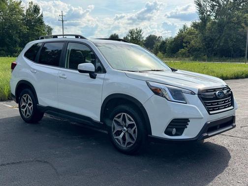 Crystal White Pearl 2022 Subaru Forester Premium