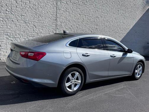 Sterling Gray Metallic 2025 Chevrolet Malibu 1LS