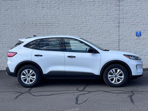 OXFORD WHITE 2022 Ford Escape S