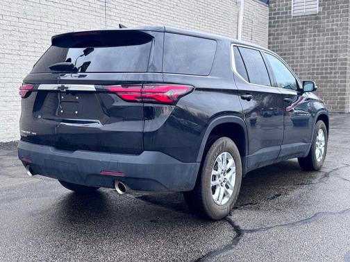 Mosaic Black Metallic 2023 Chevrolet Traverse LS
