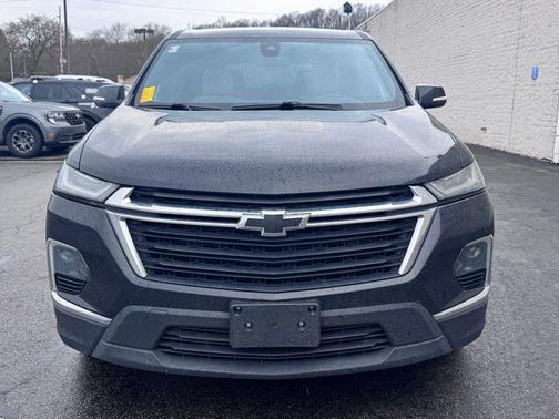 Mosaic Black Metallic 2023 Chevrolet Traverse LS