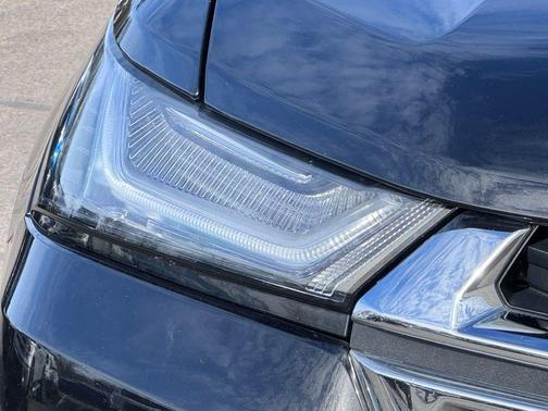 Mosaic Black Metallic 2023 Chevrolet Traverse LS