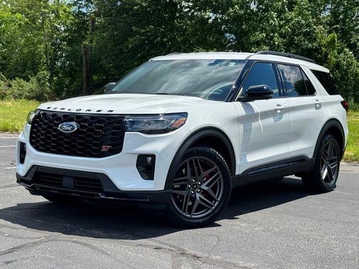Star White Metallic Tri-Coat 2026 Ford Explorer ST