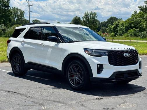 Star White Metallic Tri-Coat 2026 Ford Explorer ST