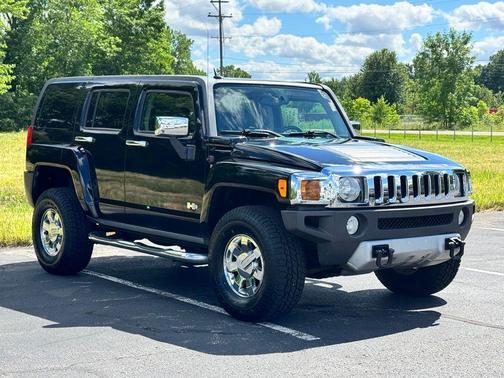 Black 2008 Hummer H3 Base