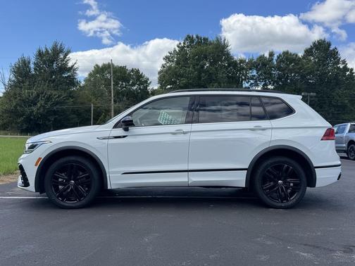 2022 Volkswagen Tiguan 2.0T SE R-Line Black 4MOTION