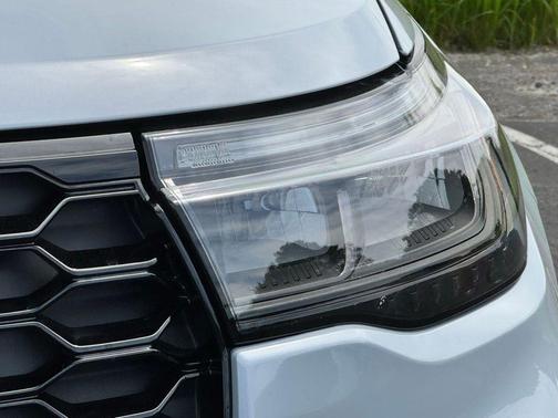 SPACE WHITE METALLIC 2026 Ford Explorer ST-Line