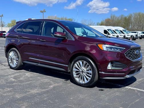 BURGUNDY VELVET MET TINT CC 2024 Ford Edge Titanium