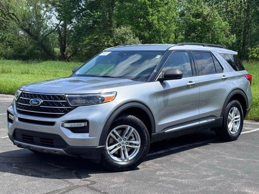 ICONIC SILVER METALLIC 2022 Ford Explorer XLT