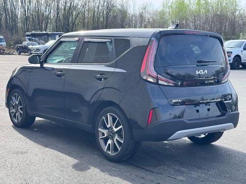 Fusion Black 2024 Kia Soul EX