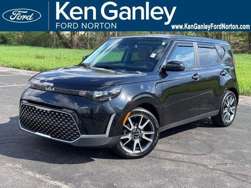Fusion Black 2024 Kia Soul EX