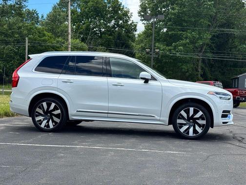Crystal White Metallic 2024 Volvo XC90 Recharge Plug-In Hybrid T8 Plus Bright Theme 7-Seater