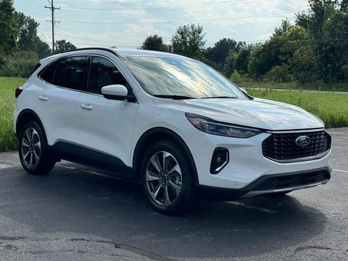 STAR WHITE METALLIC TRI-COAT 2023 Ford Escape Platinum