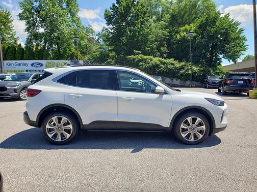 STAR WHITE METALLIC TRI-COAT 2023 Ford Escape Platinum